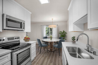 River Walk Apartments in Campbell, CA - Foto de edificio - Building Photo