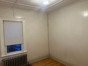 8 Prescott St, Unit 2 bedroom apt lewiston in Lewiston, ME - Building Photo - Building Photo