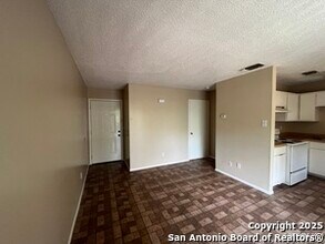 300 Moursund Blvd in San Antonio, TX - Foto de edificio - Building Photo