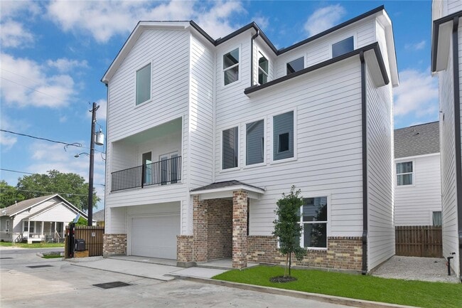 property at 209 N Edgewood St