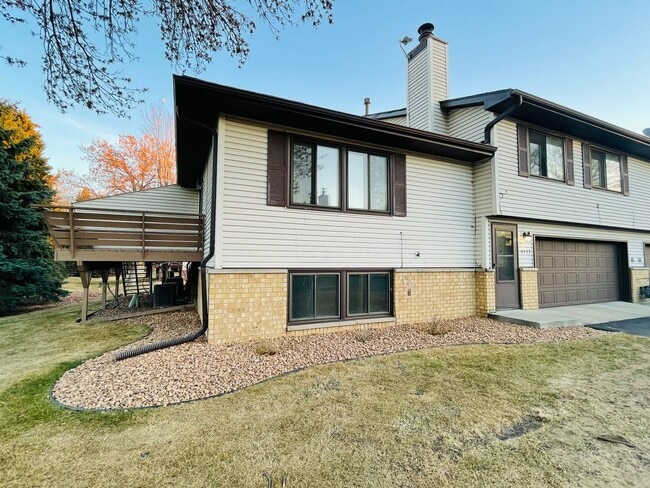 8433 Toledo Ave N in Minneapolis, MN - Building Photo - Building Photo