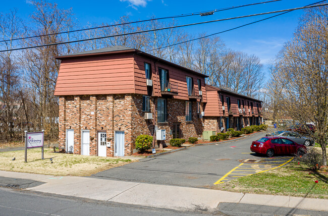 77 E Main St in Plainville, CT - Building Photo - Building Photo