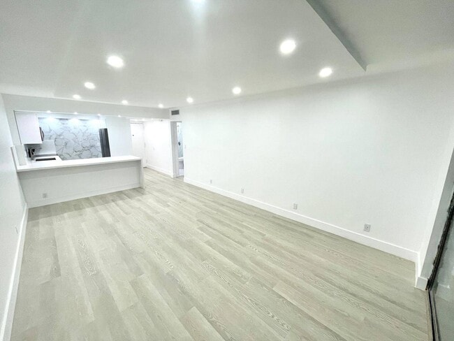 property at 1825 W 44th Pl