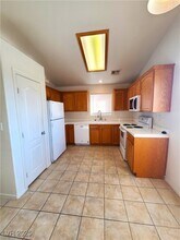 1360 Pocahontas Ave in Pahrump, NV - Foto de edificio - Building Photo