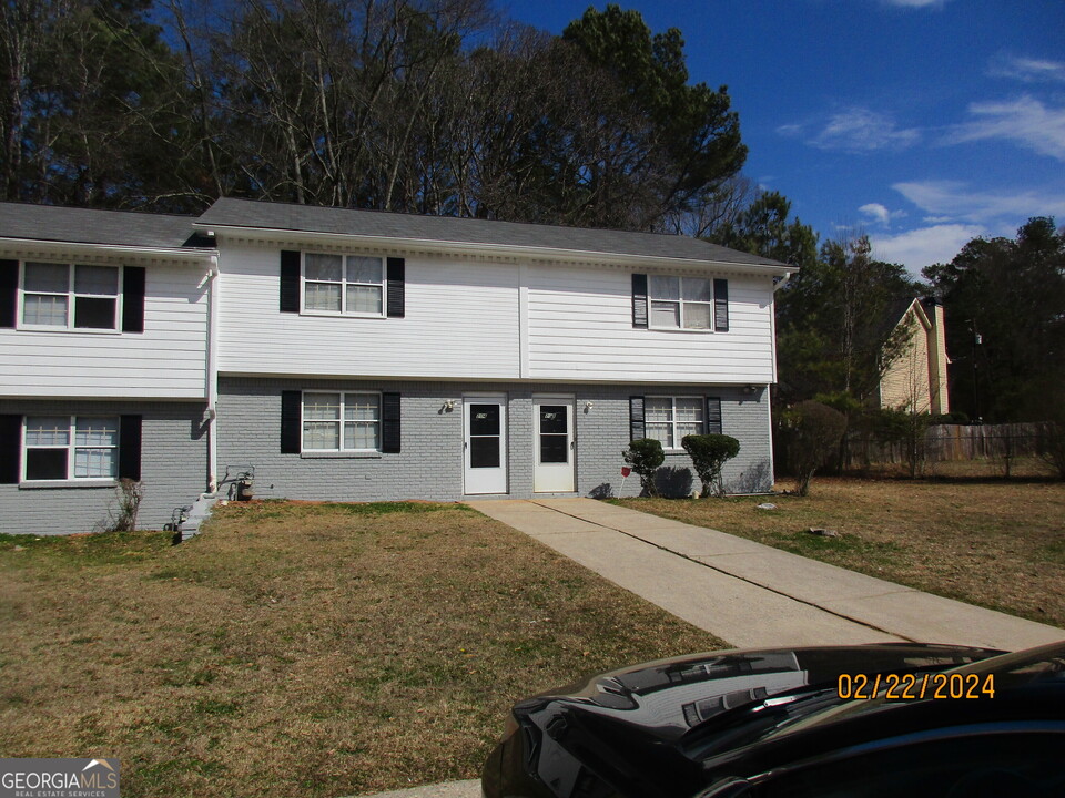 196 Debbie Ln in Jonesboro, GA - Building Photo