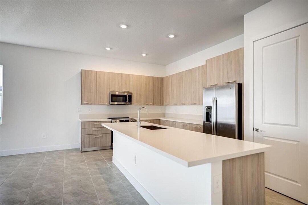 12328 SW 43rd St in Davie, FL - Building Photo