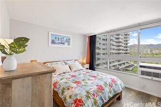 2421 Tusitala St in Honolulu, HI - Building Photo - Building Photo