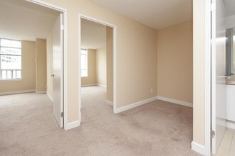 Uptown Towers I & II in Toronto, ON - Building Photo - Interior Photo