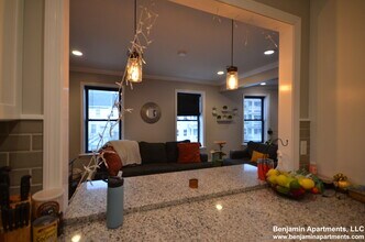 60 Florida St, Unit 2 in Boston, MA - Foto de edificio - Building Photo