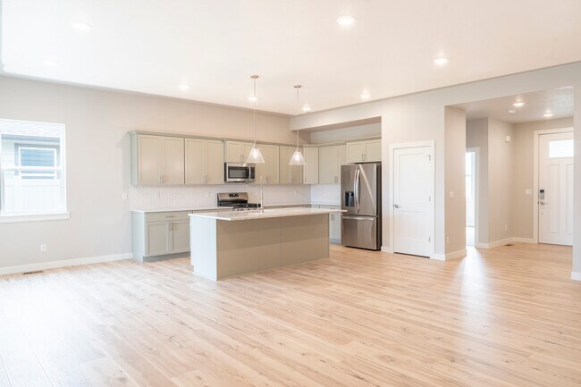5417 N Government Wy in Coeur d'Alene, ID - Building Photo - Building Photo