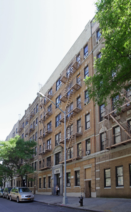 366 S 2nd St in Brooklyn, NY - Building Photo