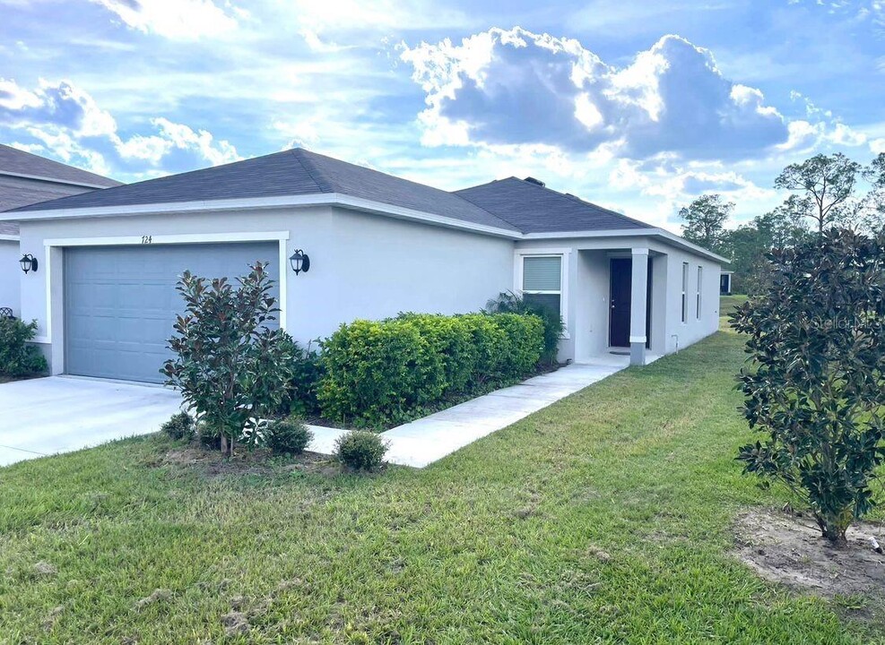 724 Scrub Oak Hammock Rd in Davenport, FL - Building Photo