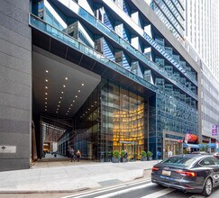 Plaza 52 in New York, NY - Foto de edificio - Building Photo