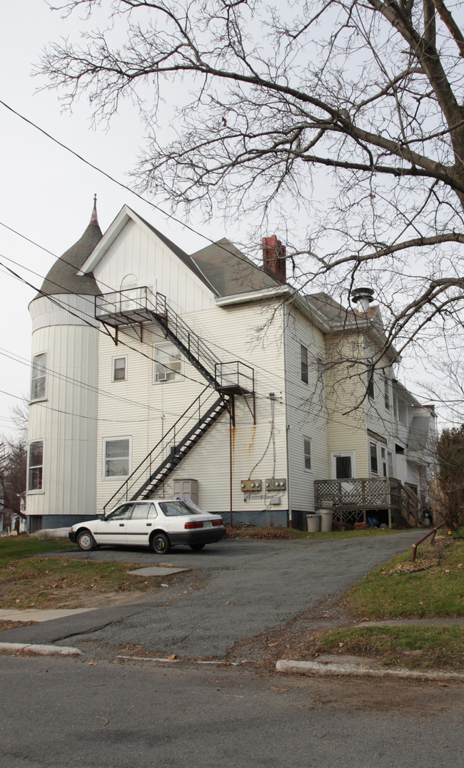 213-215 Pawling Ave in Troy, NY - Foto de edificio - Building Photo