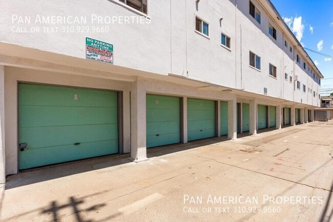 5136 E Livingston Dr in Long Beach, CA - Building Photo - Building Photo