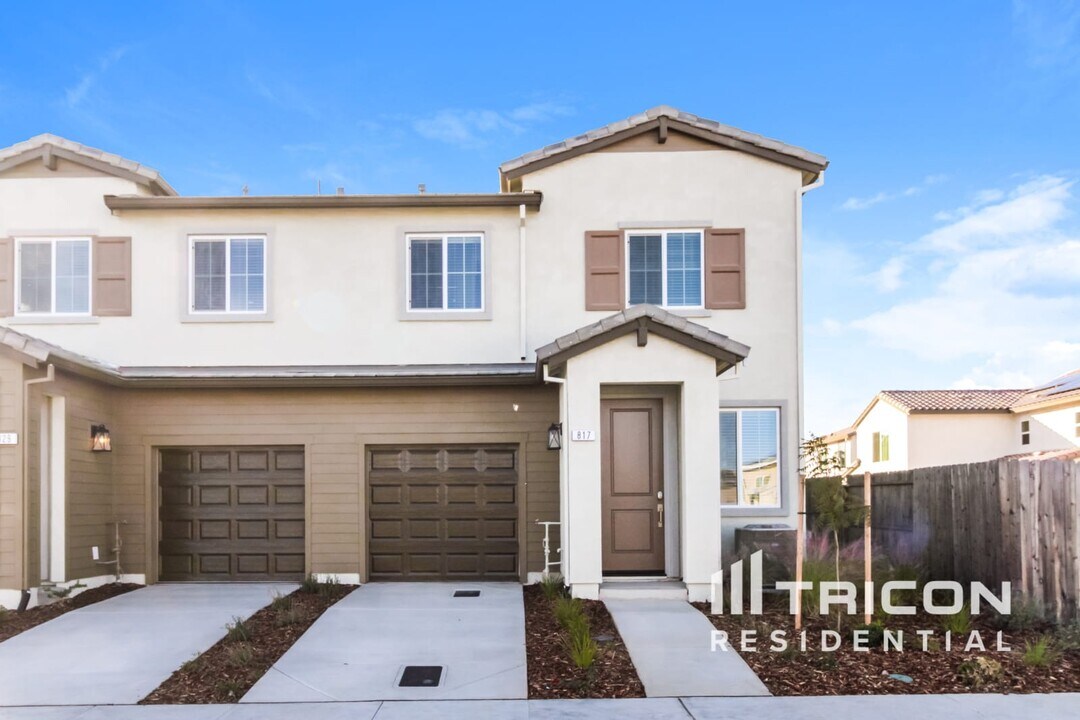 817 Chisel Ville Ln in Lincoln, CA - Building Photo