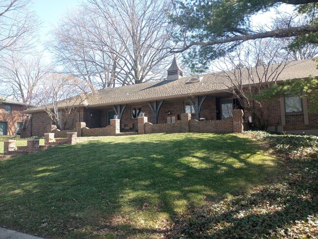 617 E 101st Ter