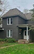 1233 7th St in Hudson, WI - Building Photo