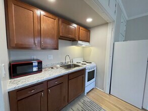 417 Shelden Ave, Unit #D in Houghton, MI - Building Photo - Building Photo