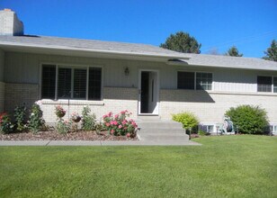 2051 Hughes Dr in Idaho Falls, ID - Building Photo - Building Photo