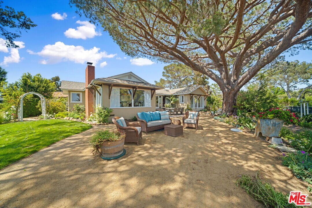 28952 Selfridge Dr in Malibu, CA - Building Photo