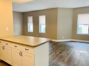 1862 Beacon St, Unit 1870-02 in Brookline, MA - Building Photo - Building Photo