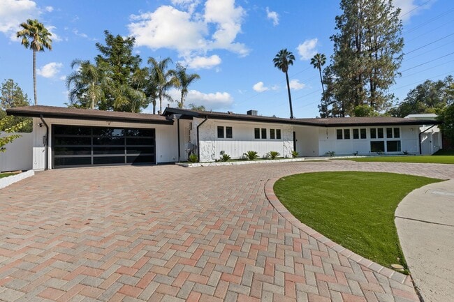 4506 El Abaca Pl in Los Angeles, CA - Building Photo - Building Photo
