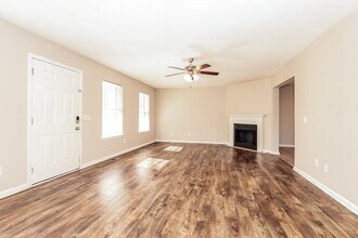 7308 Meadowwood Ct in Fairview, TN - Foto de edificio - Building Photo