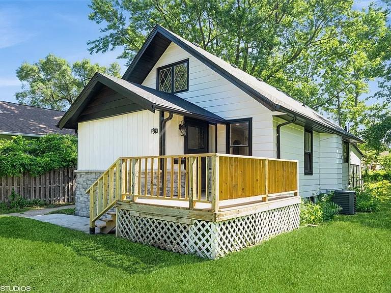 3215 E 8th St in Des Moines, IA - Foto de edificio