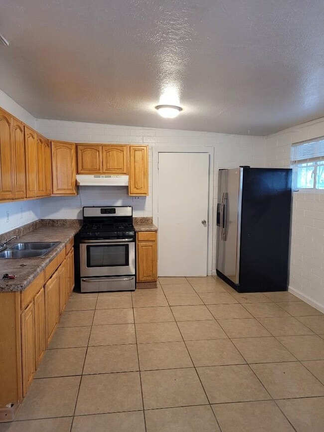 property at 1826 N 39th Ave