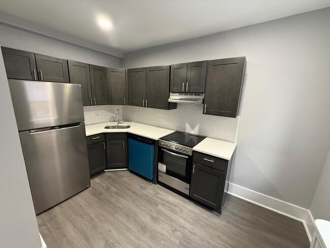 215 W Walnut Ln, Unit B02