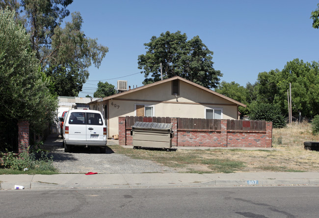 607 Empire Ave in Modesto, CA - Building Photo - Building Photo