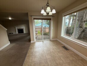 2882 Son-Rise Loop in Hood River, OR - Building Photo - Building Photo