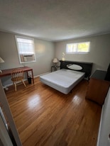 240 Greenaway Dr in Springfield, MA - Building Photo