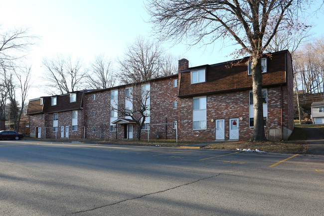 Crestwood Park II in Meriden, CT - Foto de edificio - Building Photo