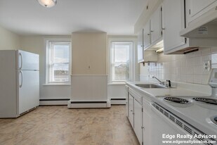 132 Emerson St, Unit 33 in Boston, MA - Building Photo