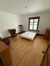 1102 Oakes St in Marinette, WI - Foto de edificio - Building Photo