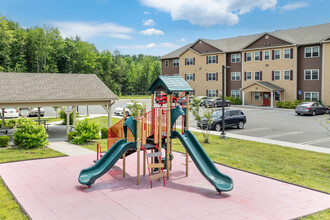 Golden Ridge Apartments in Monticello, NY - Foto de edificio - Building Photo