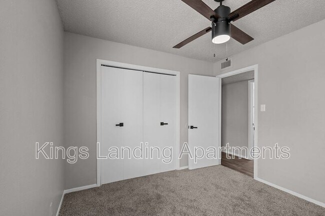 302 Kings Way Dr in Mansfield, TX - Foto de edificio - Building Photo