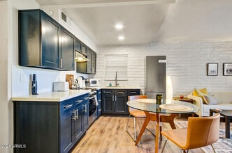3737 E Turney Ave in Phoenix, AZ - Building Photo - Building Photo