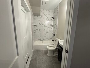 243 Echo Lake Rd, Unit B-1 in Watertown, CT - Foto de edificio - Building Photo