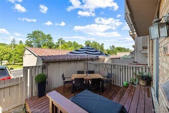 704 Oakbrook Ridge Dr in Rochester Hills, MI - Building Photo - Building Photo