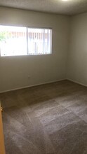 2240 E Lenita Ln, Unit I in Santa Ana, CA - Building Photo - Building Photo
