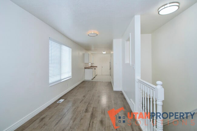 7708 N Wyatt Earp Ave in Eagle Mountain, UT - Building Photo - Building Photo