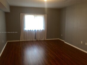 36 NW 6th Ave, Unit 605 in Miami, FL - Foto de edificio - Building Photo