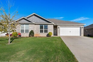 112 Alder St in Pea Ridge, AR - Building Photo