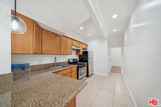 6680 De Longpre Ave in Los Angeles, CA - Building Photo - Building Photo