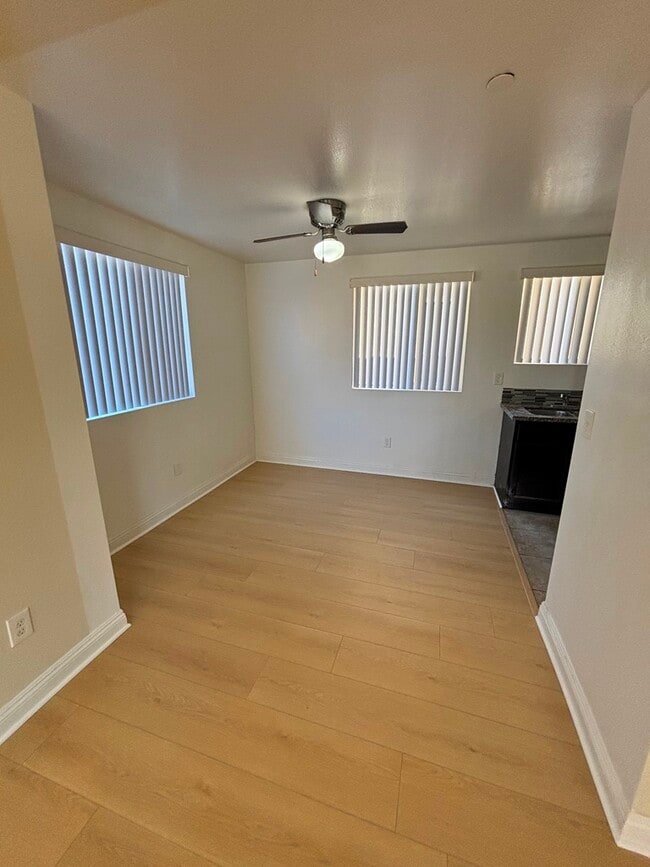 314 E 120th St in Los Angeles, CA - Building Photo - Building Photo