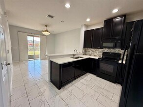 7011 White Treetop Pl in Riverview, FL - Building Photo - Building Photo