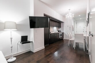95 Wall St-Unit -1408 in New York, NY - Building Photo - Building Photo